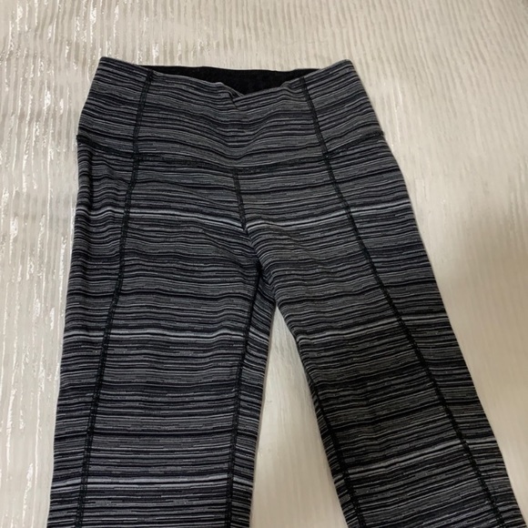 Lululemon gather and crow crop leggings - Picture 4 of 6
